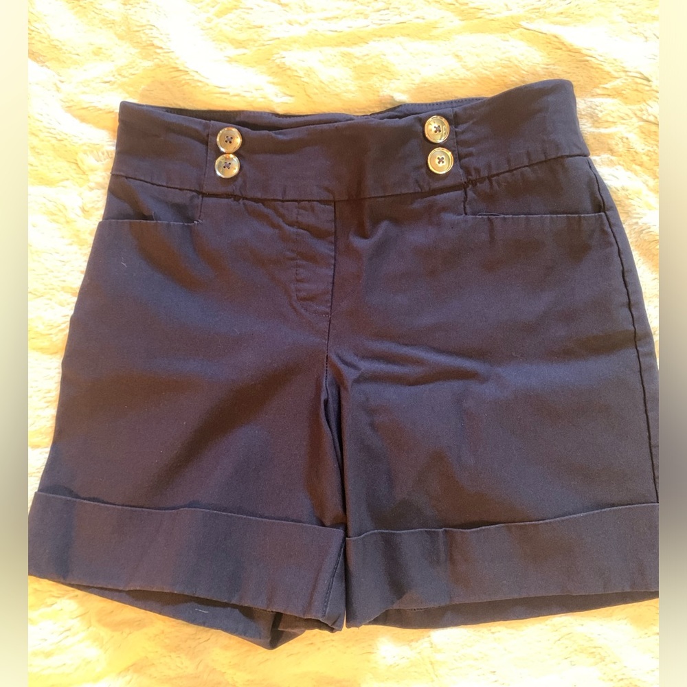 Navy blue womens shorts size 6 stretchy front pockets